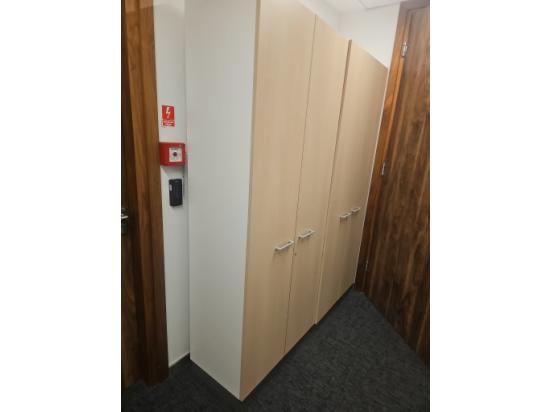 Szafa Z Półkami 80x44x203