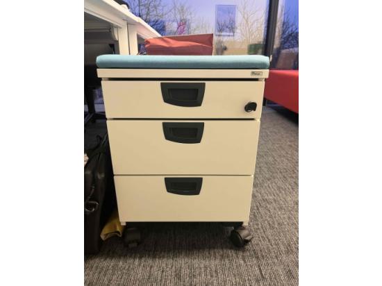 Kontenerek Biały Czarne Uchwyty