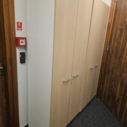 Szafa Z Półkami 80x44x203